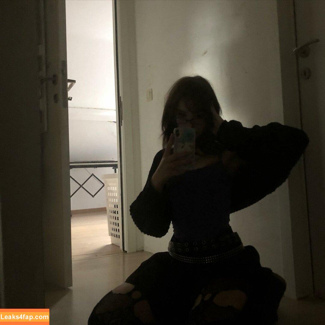 saabine777 / 4lkiraa / diedatmyhouse / ilovemybunnyakira / sabine_dede / valerine777 leaked photo photo #0039