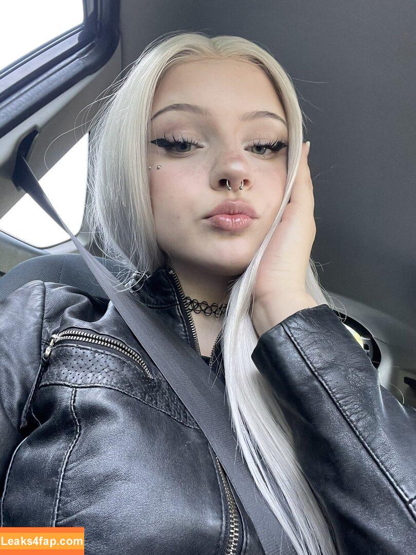 saabine777 / 4lkiraa / diedatmyhouse / ilovemybunnyakira / sabine_dede / valerine777 leaked photo photo #0071