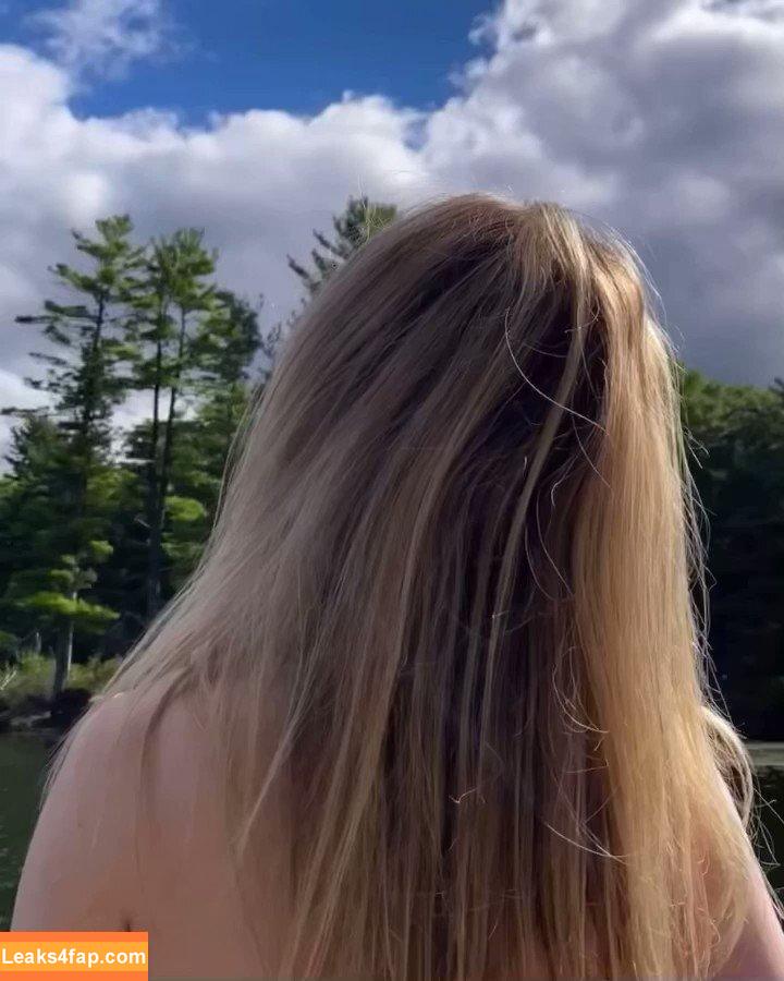 Sabrin Carpenter /  leaked photo photo #0019