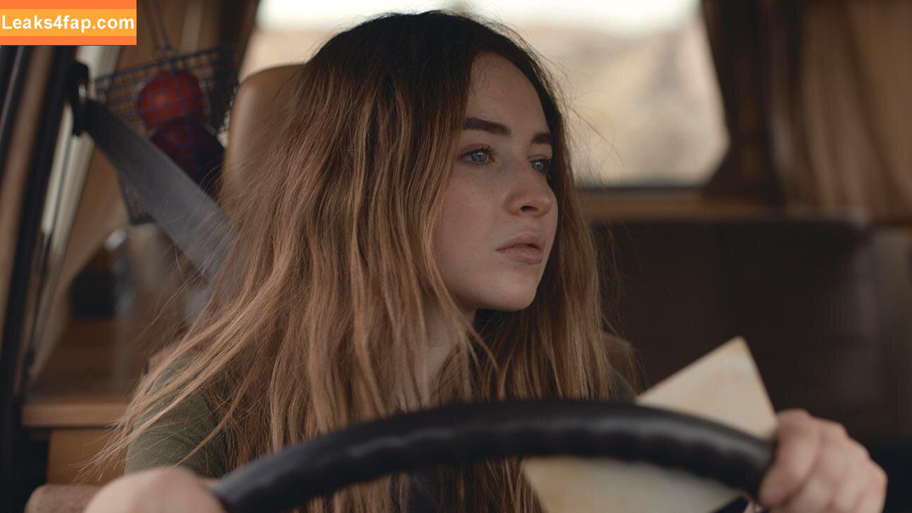 Sabrina Carpente /  слитое фото фото #0009