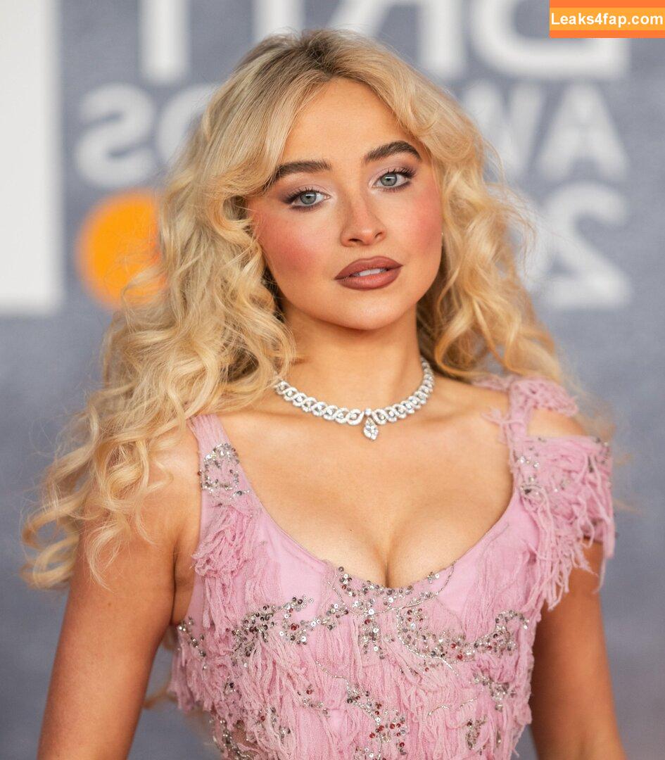 Sabrina Carpente /  слитое фото фото #0014