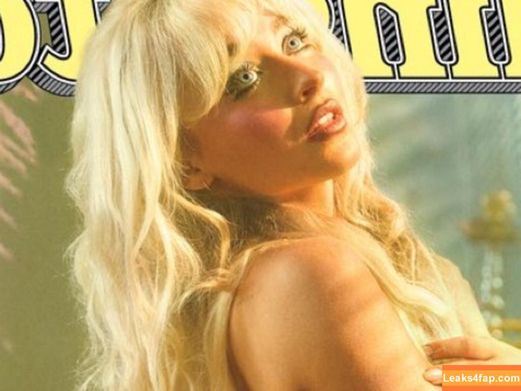 Sabrina Carpente /  слитое фото фото #0021