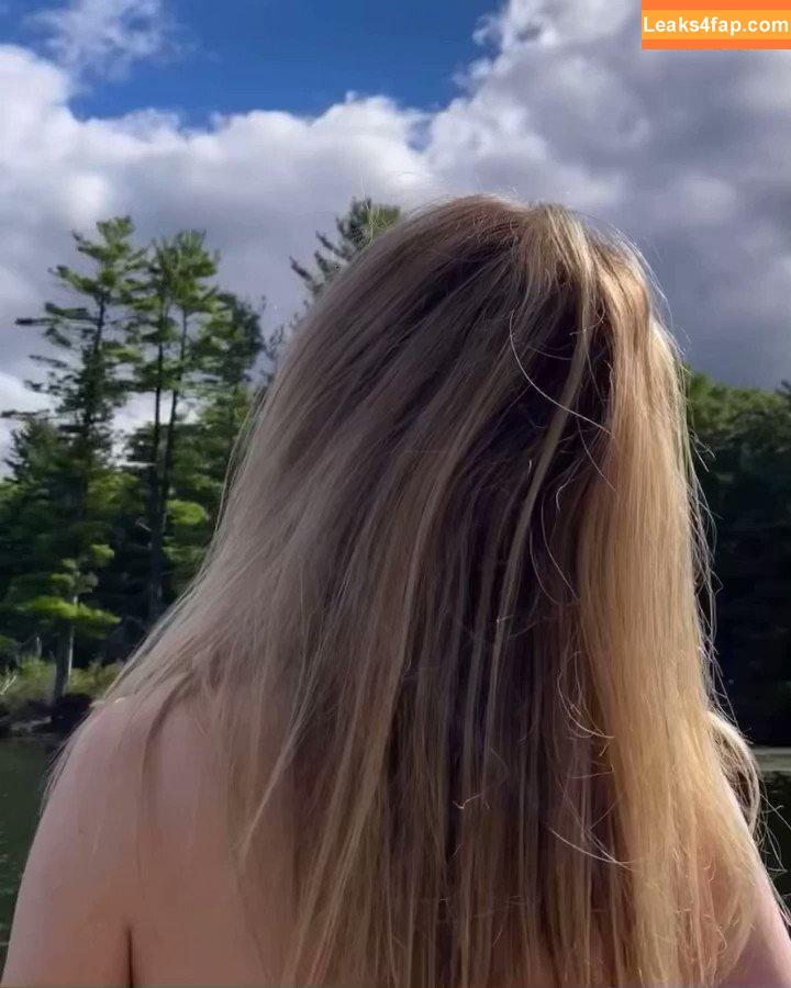 Sabrina Carpente /  leaked photo photo #0022