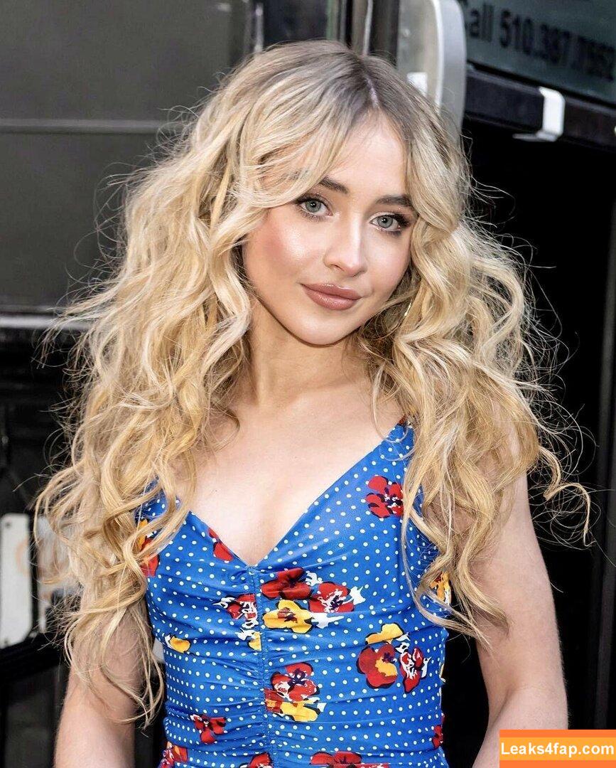 Sabrina Carpenter / https: / sabrinacarpenter слитое фото фото #0054