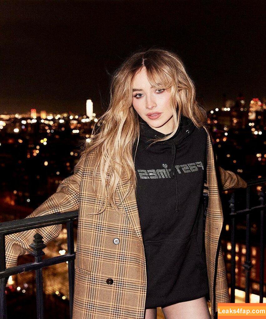 Sabrina Carpenter / https: / sabrinacarpenter слитое фото фото #0061
