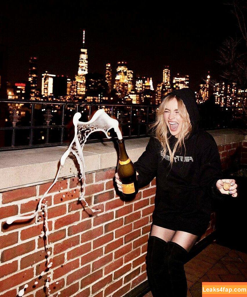 Sabrina Carpenter / https: / sabrinacarpenter слитое фото фото #0075