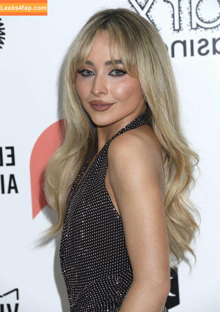 Sabrina Carpenter / https: / sabrinacarpenter слитое фото фото #0082