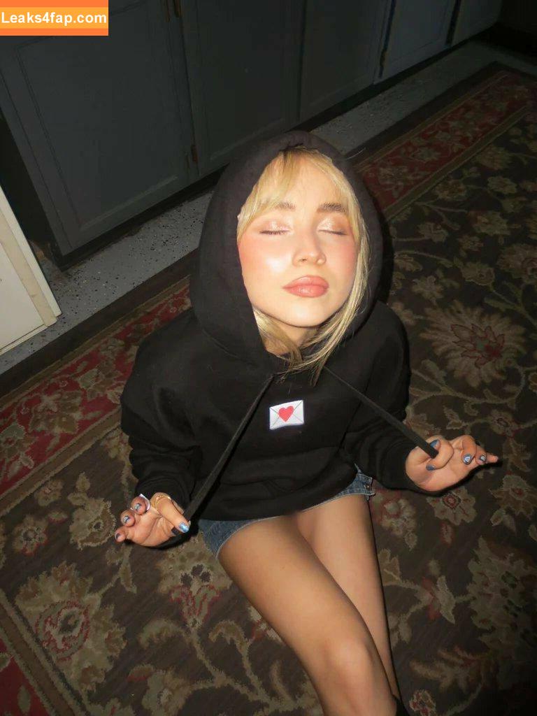 Sabrina Carpenter / https: / sabrinacarpenter слитое фото фото #0107