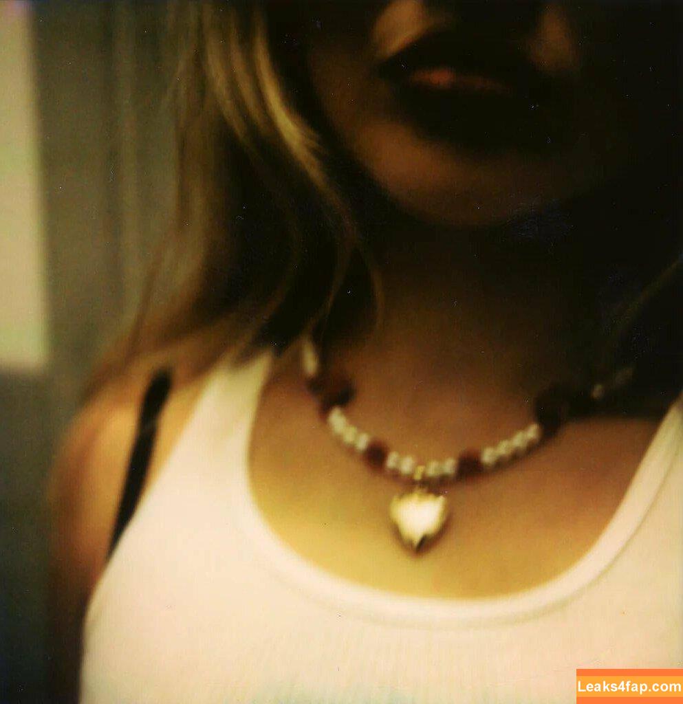 Sabrina Carpenter / https: / sabrinacarpenter слитое фото фото #0114