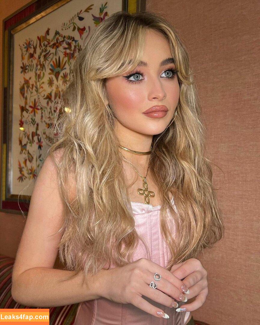 Sabrina Carpenter / https: / sabrinacarpenter слитое фото фото #0117