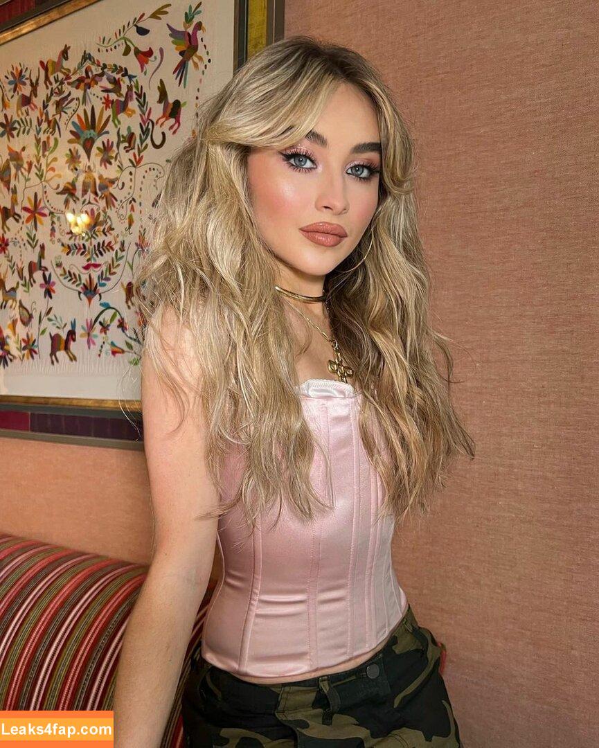 Sabrina Carpenter / https: / sabrinacarpenter leaked photo photo #0119