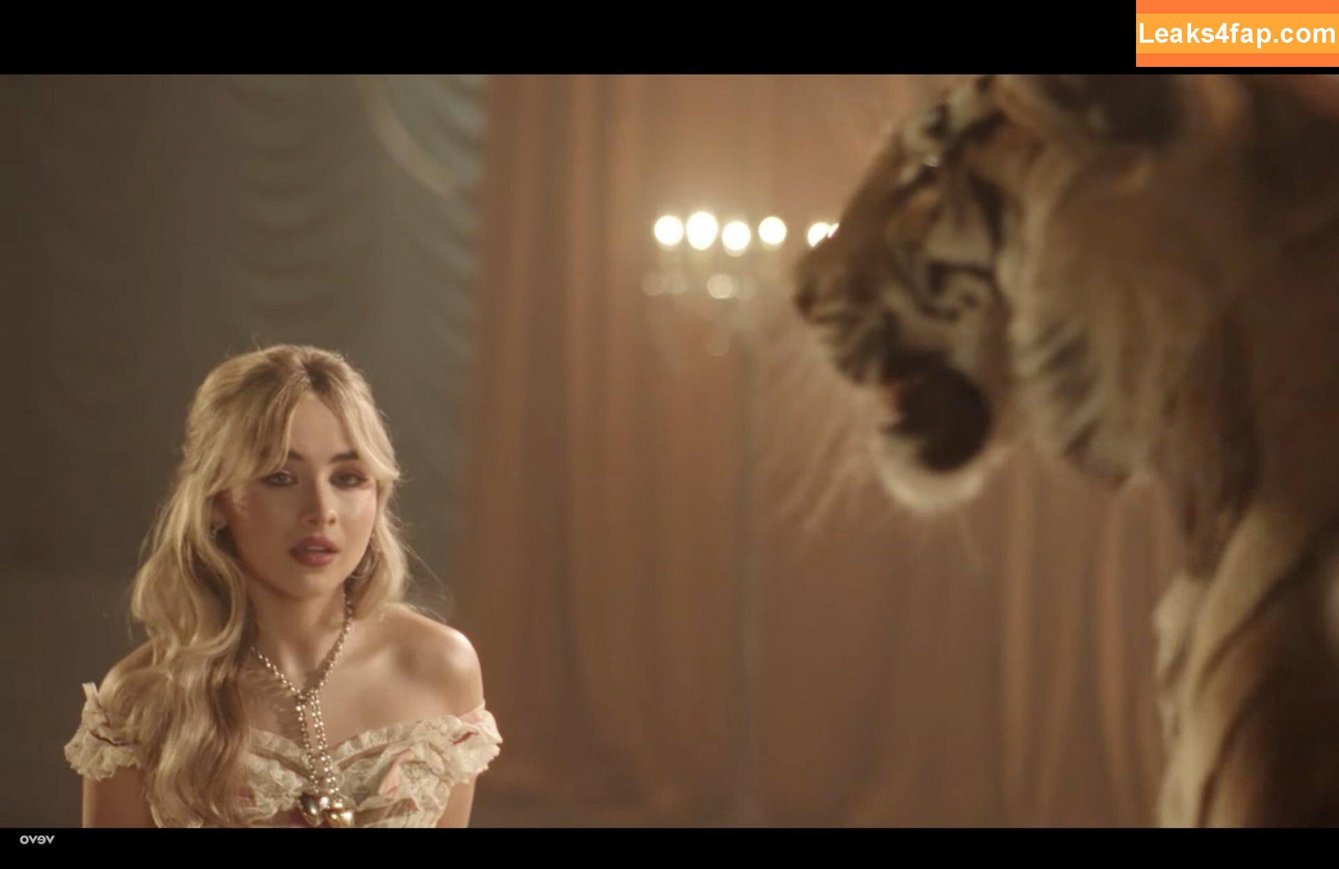 Sabrina Carpenter / https: / sabrinacarpenter слитое фото фото #0122