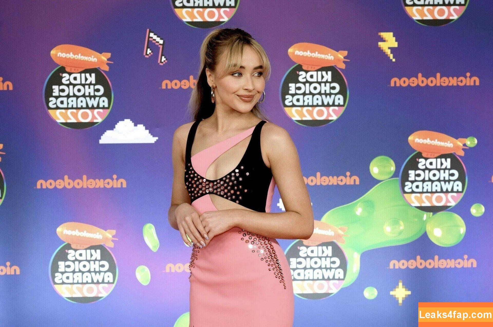 Sabrina Carpenter / https: / sabrinacarpenter слитое фото фото #0134