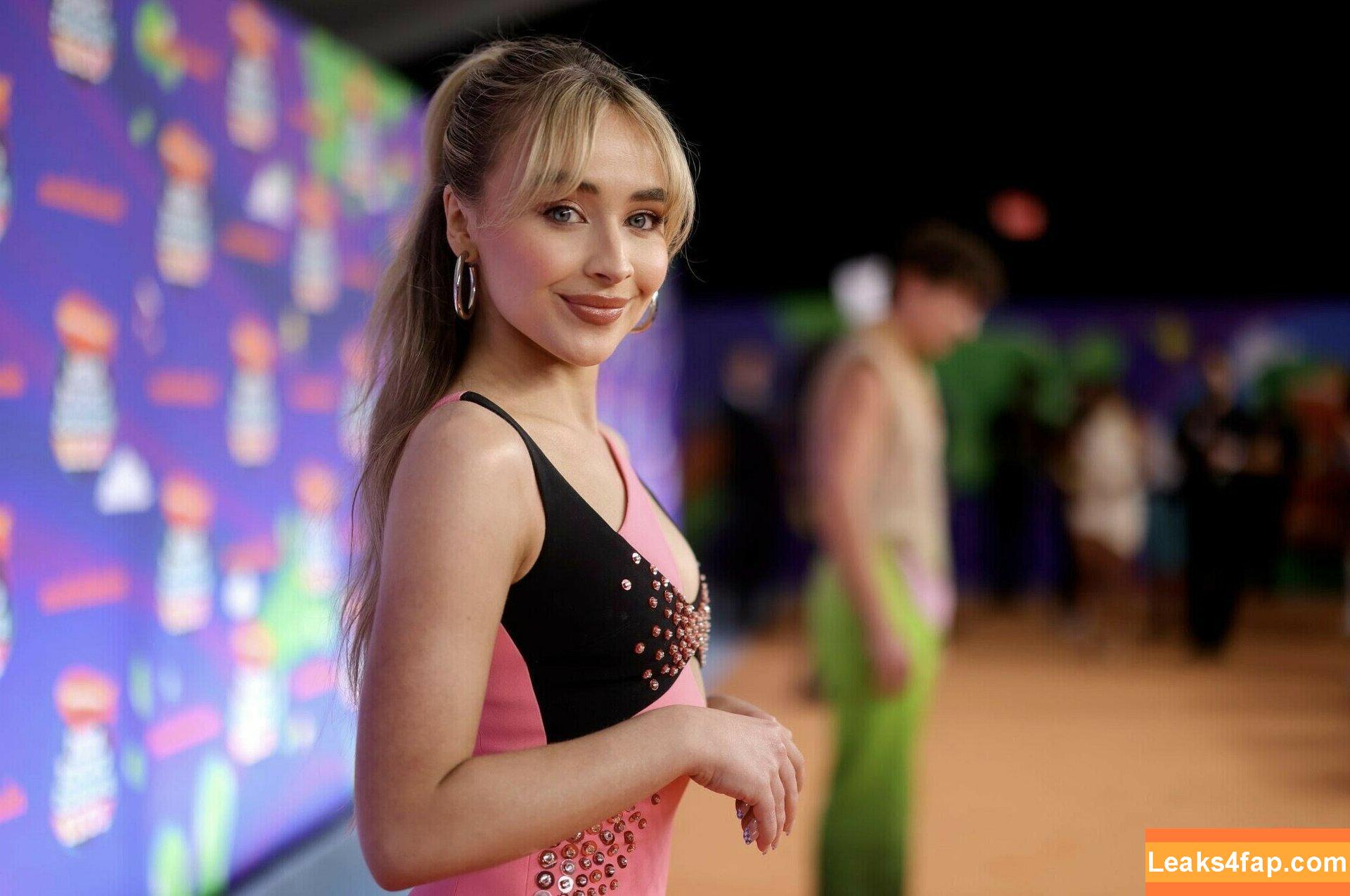 Sabrina Carpenter / https: / sabrinacarpenter слитое фото фото #0147