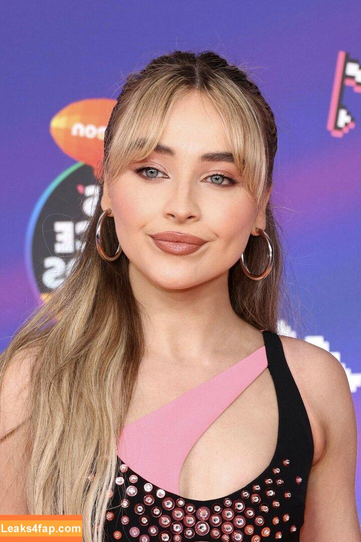 Sabrina Carpenter / https: / sabrinacarpenter слитое фото фото #0151