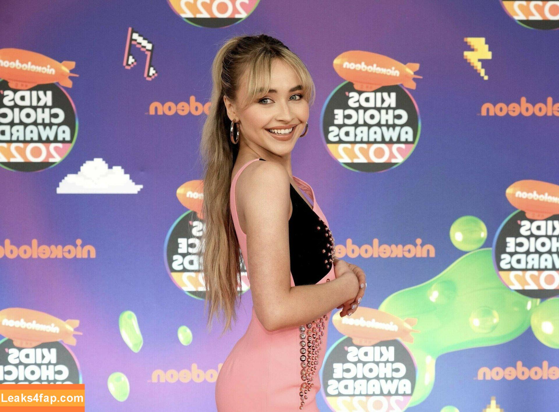 Sabrina Carpenter / https: / sabrinacarpenter слитое фото фото #0154