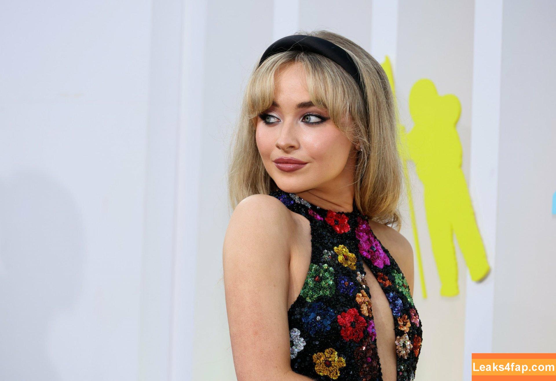 Sabrina Carpenter / https: / sabrinacarpenter слитое фото фото #0200