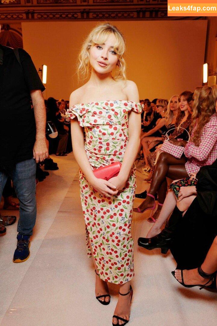 Sabrina Carpenter / https: / sabrinacarpenter слитое фото фото #0226