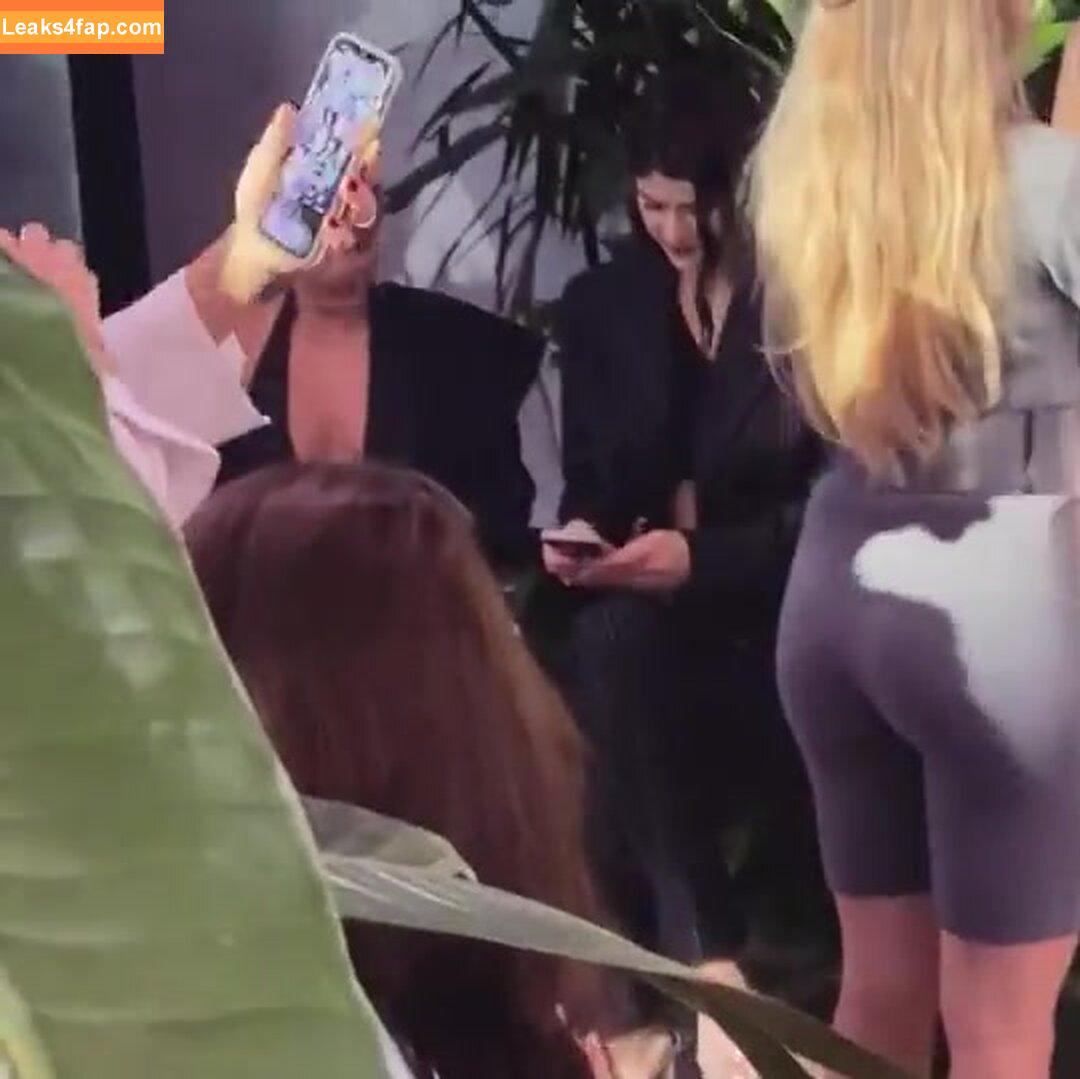 Sabrina Carpenter / https: / sabrinacarpenter слитое фото фото #0242