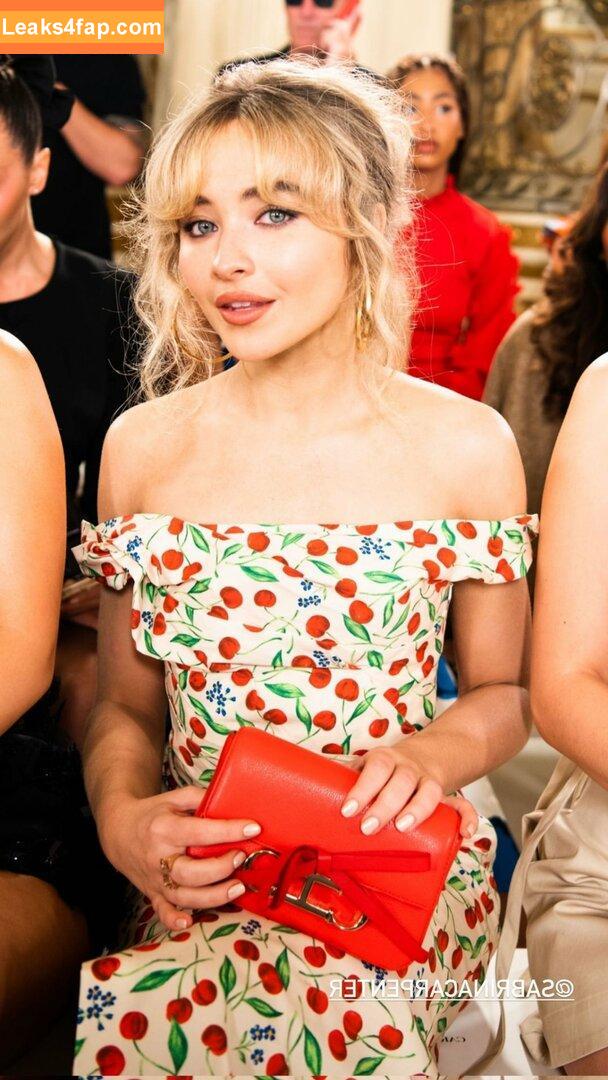 Sabrina Carpenter / https: / sabrinacarpenter слитое фото фото #0245