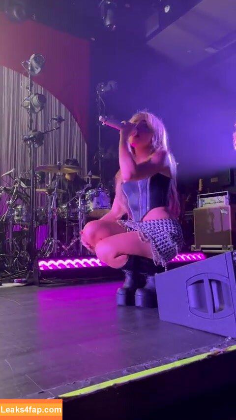 Sabrina Carpenter / https: / sabrinacarpenter слитое фото фото #0266