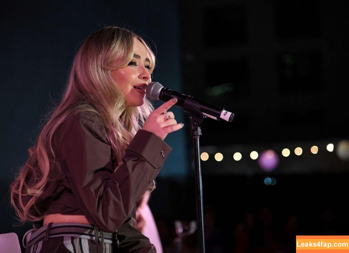 Sabrina Carpenter / https: / sabrinacarpenter слитое фото фото #0304