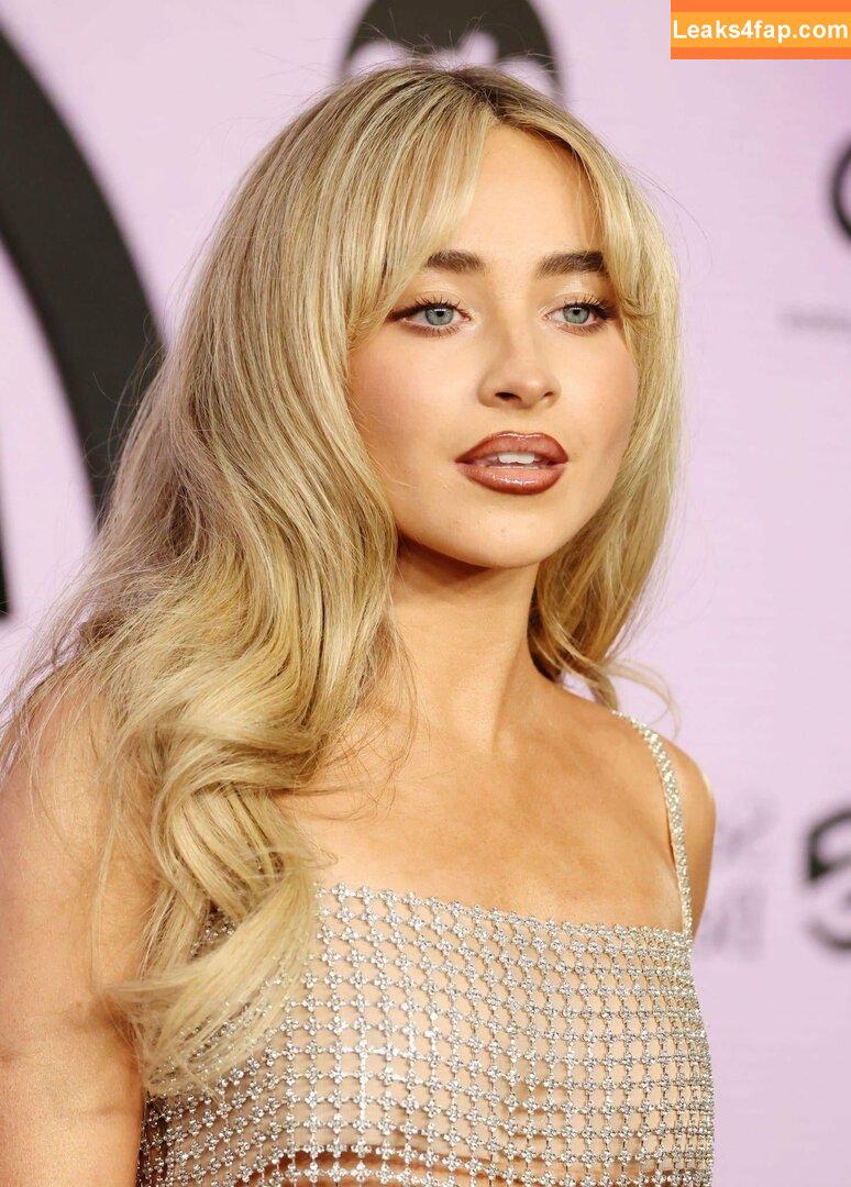 Sabrina Carpenter / https: / sabrinacarpenter слитое фото фото #0324