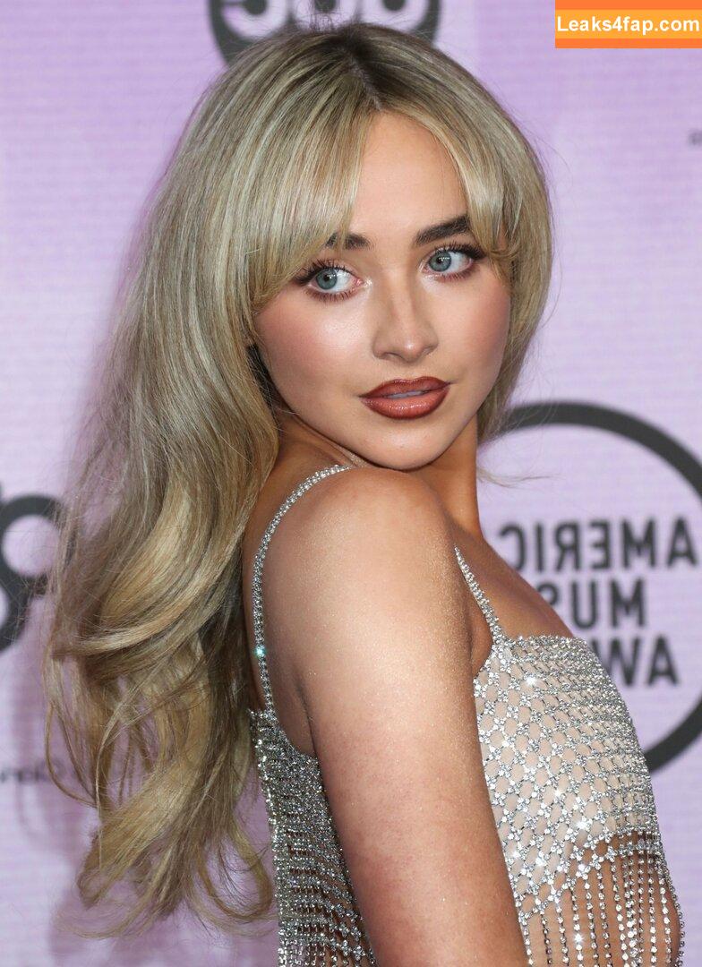 Sabrina Carpenter / https: / sabrinacarpenter слитое фото фото #0335