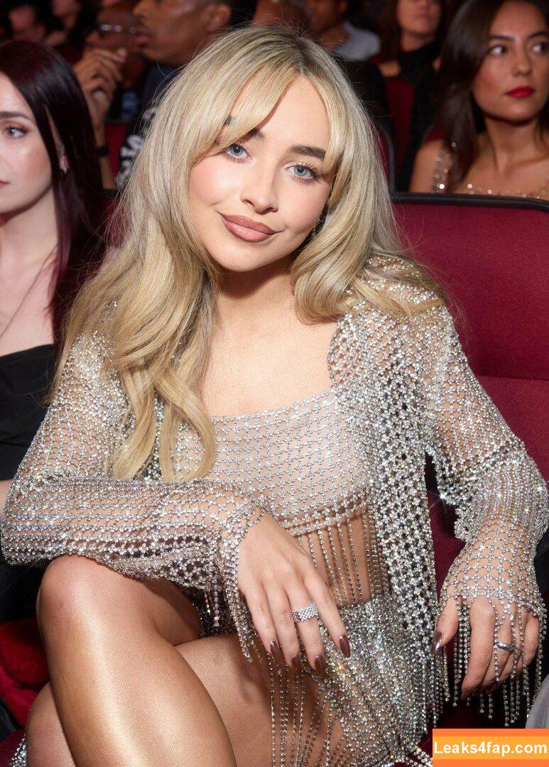 Sabrina Carpenter / https: / sabrinacarpenter слитое фото фото #0340