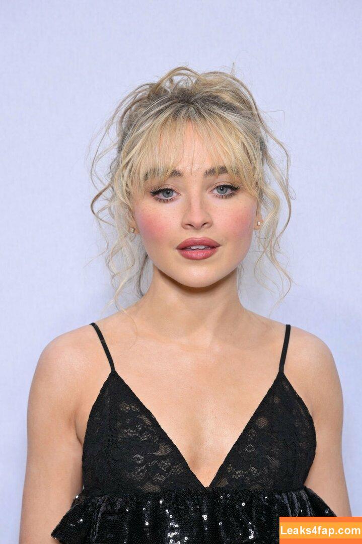 Sabrina Carpenter / https: / sabrinacarpenter слитое фото фото #0440
