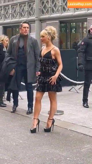 Sabrina Carpenter / https: / sabrinacarpenter слитое фото фото #0452