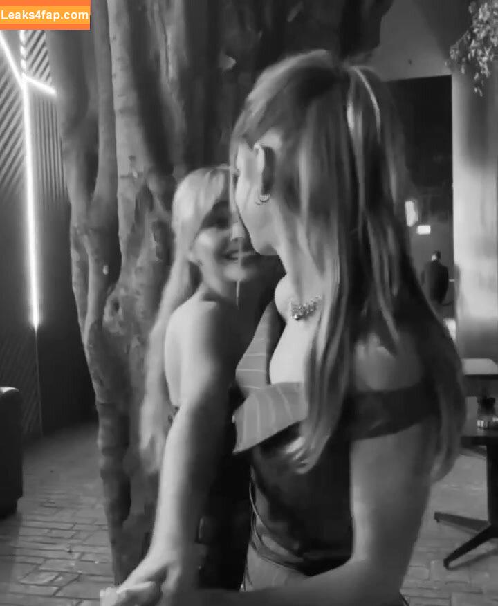 Sabrina Carpenter / https: / sabrinacarpenter слитое фото фото #0506