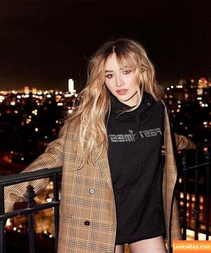 Sabrina Carpenter фото #0061