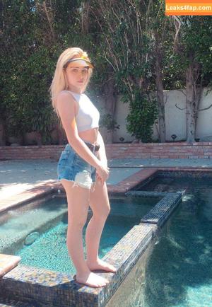 Sabrina Carpenter photo #1683