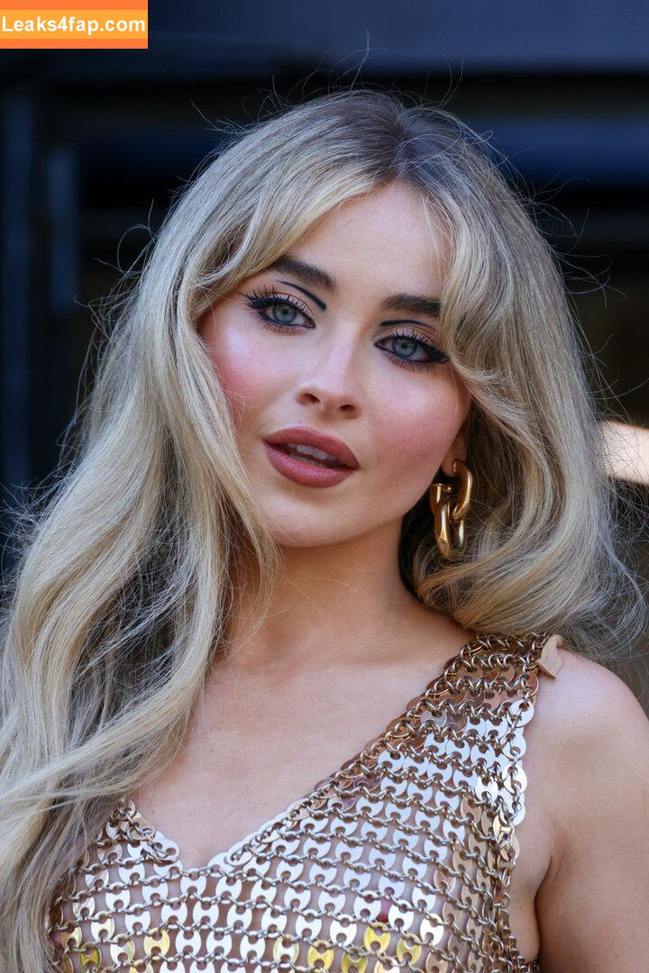 Sabrina Carpenter / https: / sabrinacarpenter leaked photo photo #2909