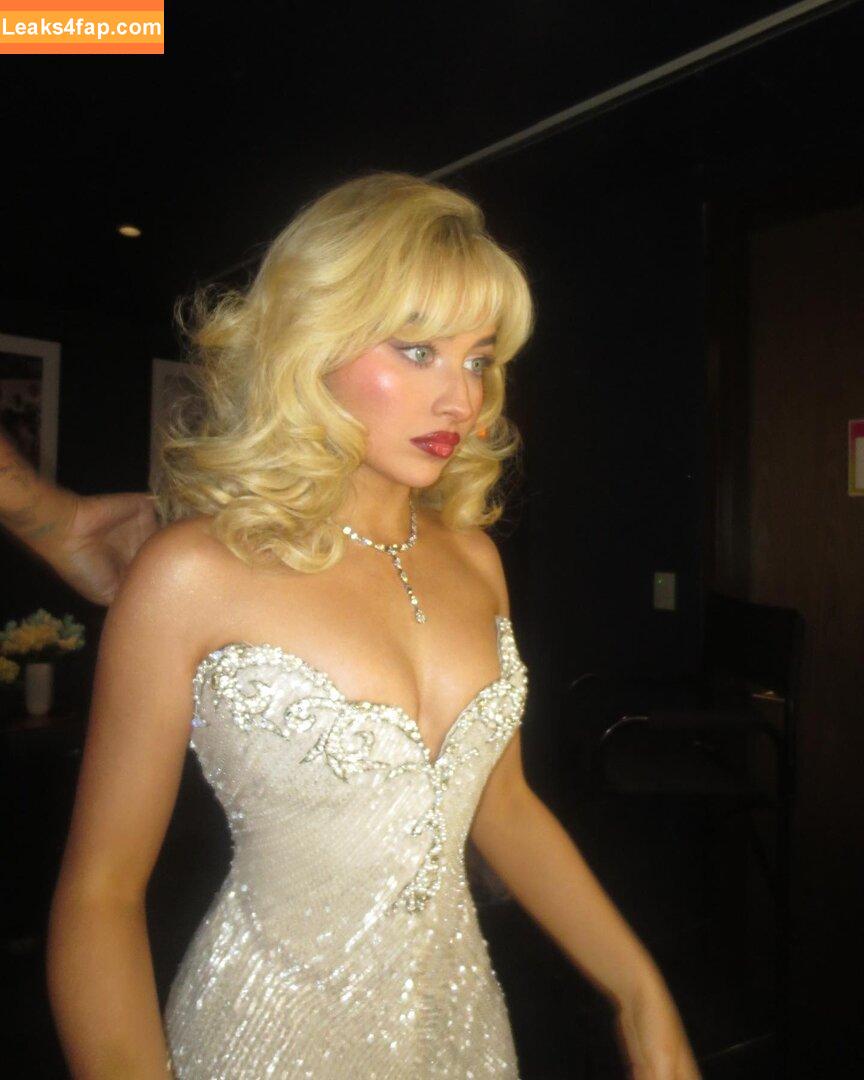 Sabrina Carpenter / https: / sabrinacarpenter leaked photo photo #2948