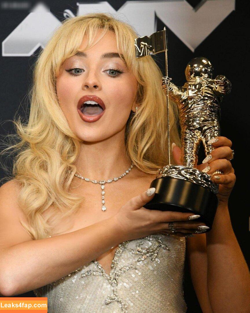 Sabrina Carpenter / https: / sabrinacarpenter leaked photo photo #2949