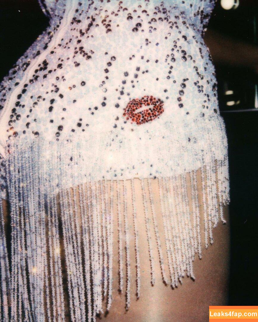 Sabrina Carpenter / https: / sabrinacarpenter leaked photo photo #2954