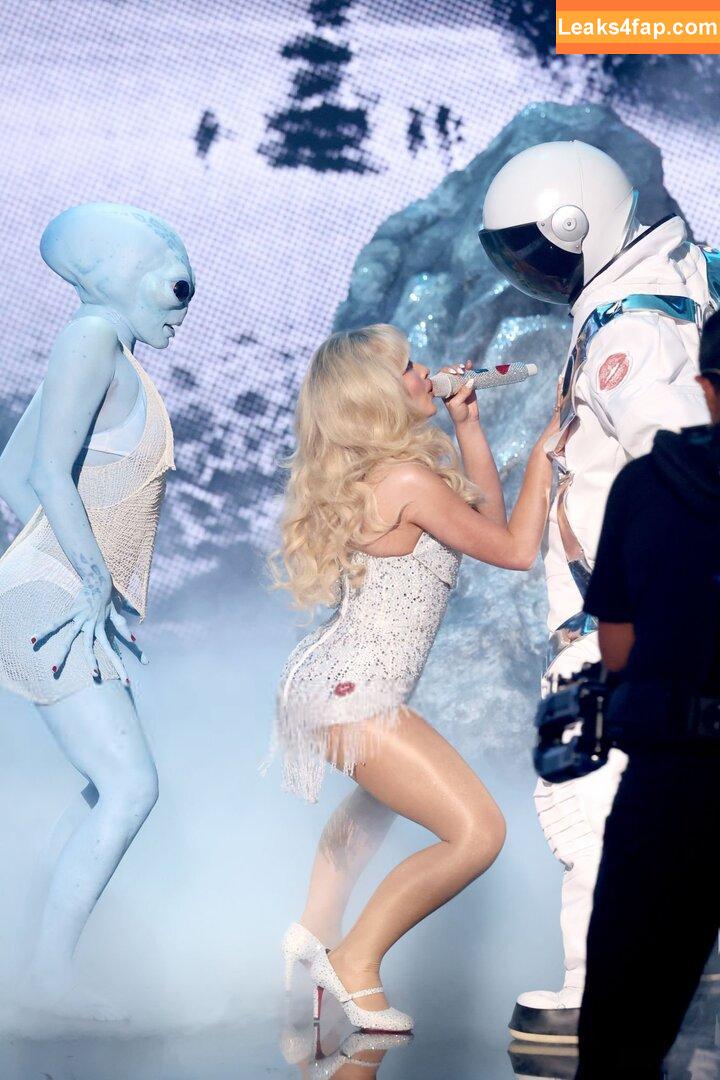 Sabrina Carpenter / https: / sabrinacarpenter leaked photo photo #2966