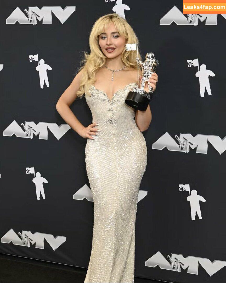 Sabrina Carpenter / https: / sabrinacarpenter leaked photo photo #2999