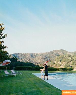 Sabrina Carpenter photo #2876