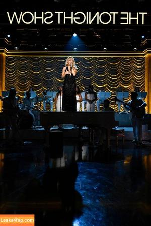 Sabrina Carpenter photo #2883