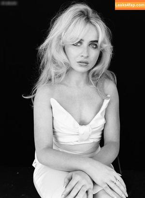 Sabrina Carpenter photo #2900