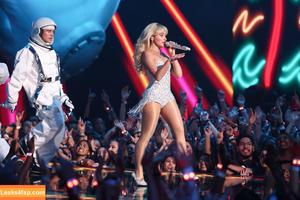 Sabrina Carpenter photo #2978