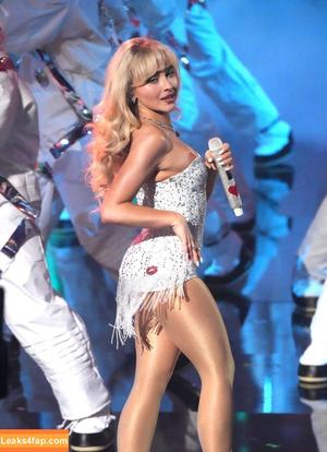 Sabrina Carpenter photo #2991