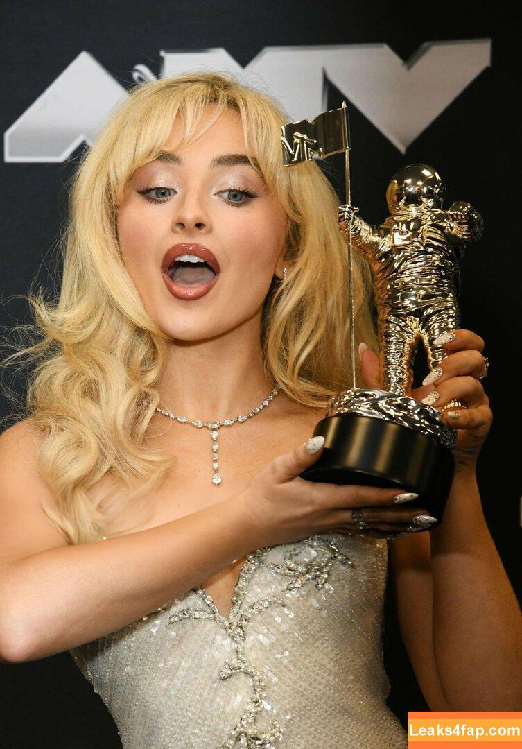 Sabrina Carpenter / https: / sabrinacarpenter leaked photo photo #3020