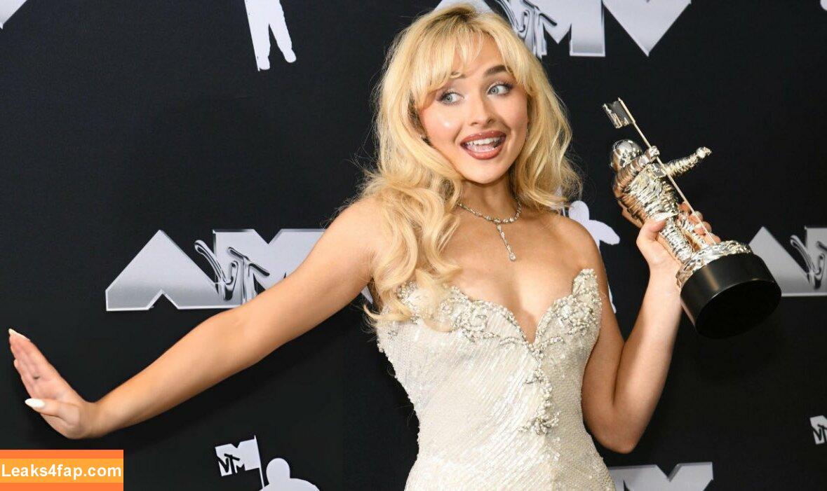 Sabrina Carpenter / https: / sabrinacarpenter leaked photo photo #3021