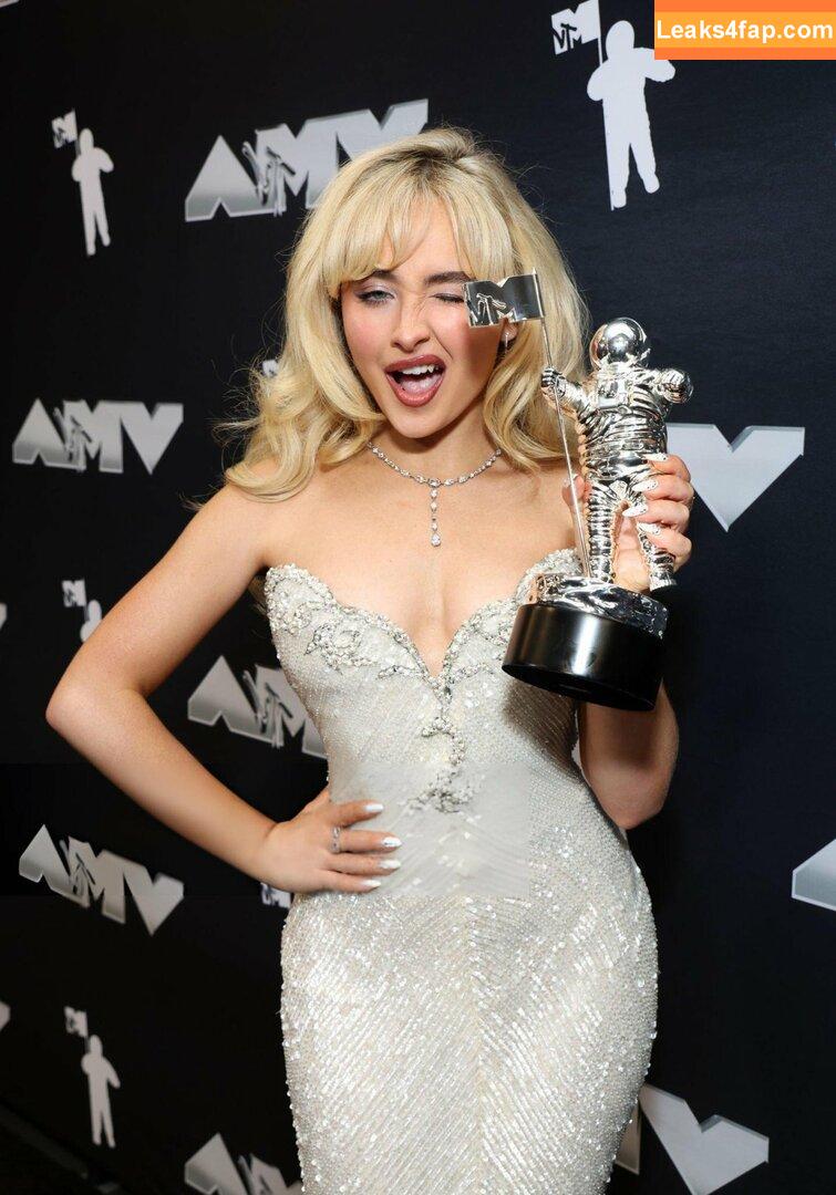 Sabrina Carpenter / https: / sabrinacarpenter leaked photo photo #3027