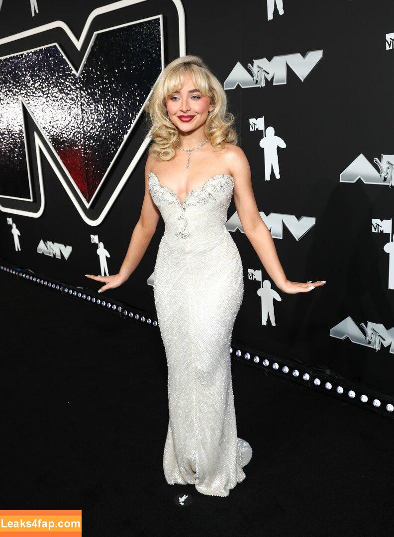 Sabrina Carpenter / https: / sabrinacarpenter leaked photo photo #3038