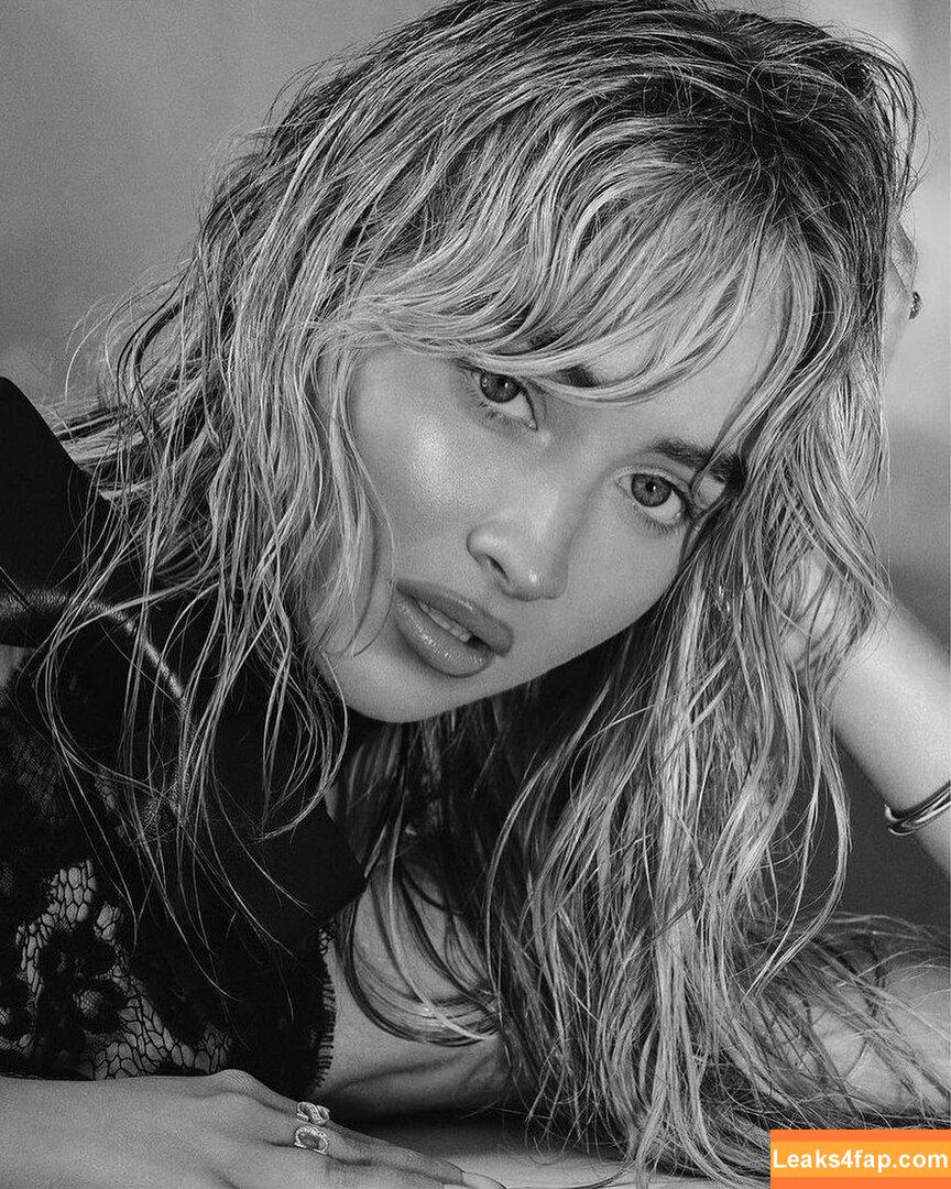 Sabrina Carpenter / https: / sabrinacarpenter leaked photo photo #3039